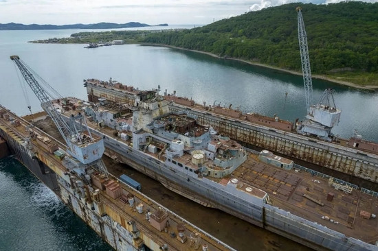 Đến năm 2019, chi tiêu quân sự của Nga thiếu hụt trầm trọng, Hải quân Nga quyết tâm từ bỏ và tháo dỡ Đô đốc Lazarev lúc này đã gần 40 năm tuổi, nhưng thực tế chỉ phục vụ được 9 năm.