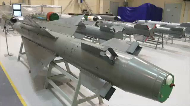 Các mục tiêu chính của bom UPAB-1500B là mục tiêu cố định có kích thước vừa và nhỏ, cũng như các boongke hoặc cơ sở phòng thủ kiên cố. UPAB-1500B có tổng trọng lượng 1.526 kg, trong đó riêng khối thuốc nổ nặng 1.010 kg.