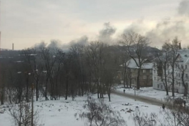 Nhưng theo các cư dân địa phương cho biết, bắt đầu từ lúc 07:48 sáng (giờ địa phương), ngoại ô Donetsk cũng bị tấn công bởi Quân đội Ukraine. Đồng thời có thông tin (chưa được kiểm chứng) cho rằng, các cuộc pháo kích của Quân đội Ukraine được tiến hành sửa bắn từ một máy bay không người lái.