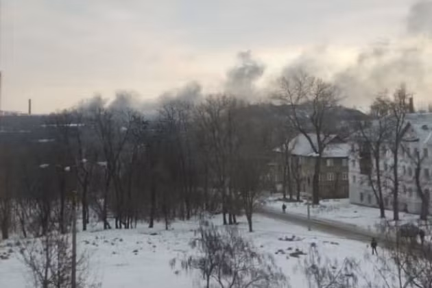 Nhưng theo các cư dân địa phương cho biết, bắt đầu từ lúc 07:48 sáng (giờ địa phương), ngoại ô Donetsk cũng bị tấn công bởi Quân đội Ukraine. Đồng thời có thông tin (chưa được kiểm chứng) cho rằng, các cuộc pháo kích của Quân đội Ukraine được tiến hành sửa bắn từ một máy bay không người lái.