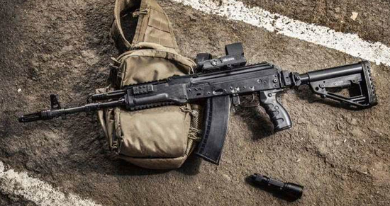 Dự án hợp tác này được coi là cú hích to lớn đối với ngành công nghiệp quốc phòng Ấn Độ và nằm trong kế hoạch “Sản xuất ở Ấn Độ” do chính phủ Ấn Độ đề xuất. Theo thỏa thuận, Ấn Độ sẽ sản xuất hơn 500.000 khẩu AK-203 với hợp đồng trị giá 51,24 tỷ rupee (khoảng 670 triệu USD).