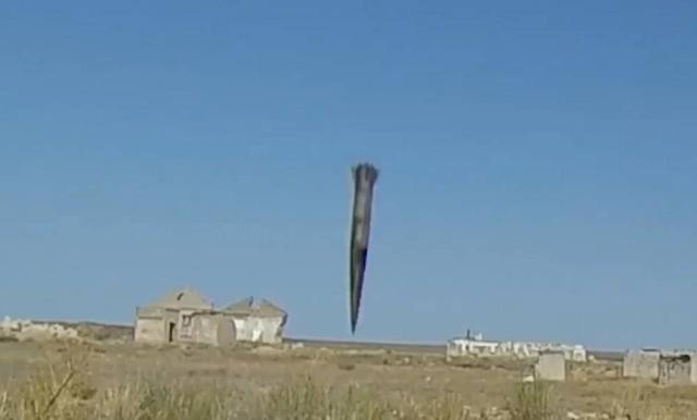 Nếu bình thường, bạn có thể khó hiểu về tên lửa chiến thuật, tại sao lại giới hạn loại tên lửa ở tầm bắn 500 km đến 5.000 km? Những bức ảnh về tên lửa Iskander, giúp bạn hiểu được sức mạnh của loại vũ khí độc quyền của Nga.