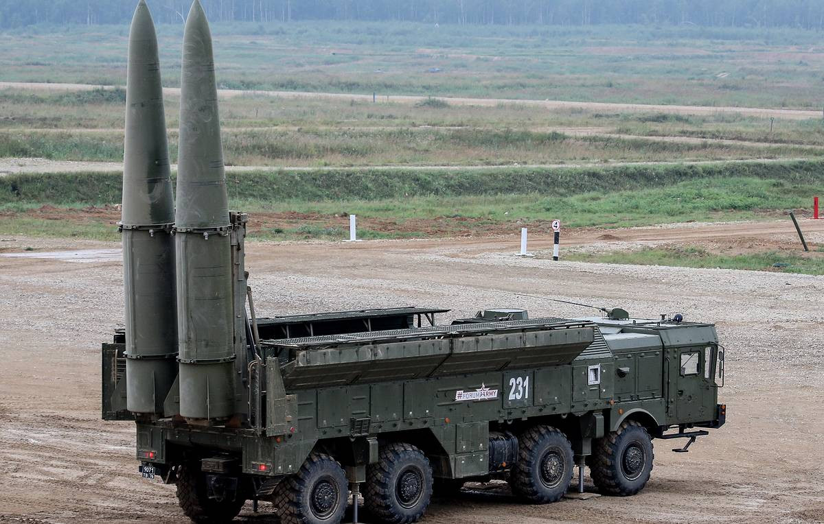 Nga có một vũ khí "độc nhất vô nhị", đó là tên lửa đạn đạo Iskander mà Mỹ đã nhiều lần đề nghị phá hủy, nhưng Nga không đồng ý; Mỹ cho rằng, tầm bắn của nó trên 480 km và giữa Nga và Mỹ không có thỏa thuận nào vượt quá tầm bắn 500 km.