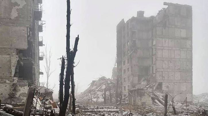 Từ Bakhmut, Marinka và vừa qua là Avdiivka, họ gần như bị quân Nga chế áp với sức mạnh hỏa lực khủng khiếp. Quân đội Ukraina mong kéo quân Nga vào chiến đấu trên đường phố là vô ích. Những quả bom lớn đã trực tiếp phá hủy tòa nhà; vậy làm sao họ có thể cận chiến trong nhà được? 