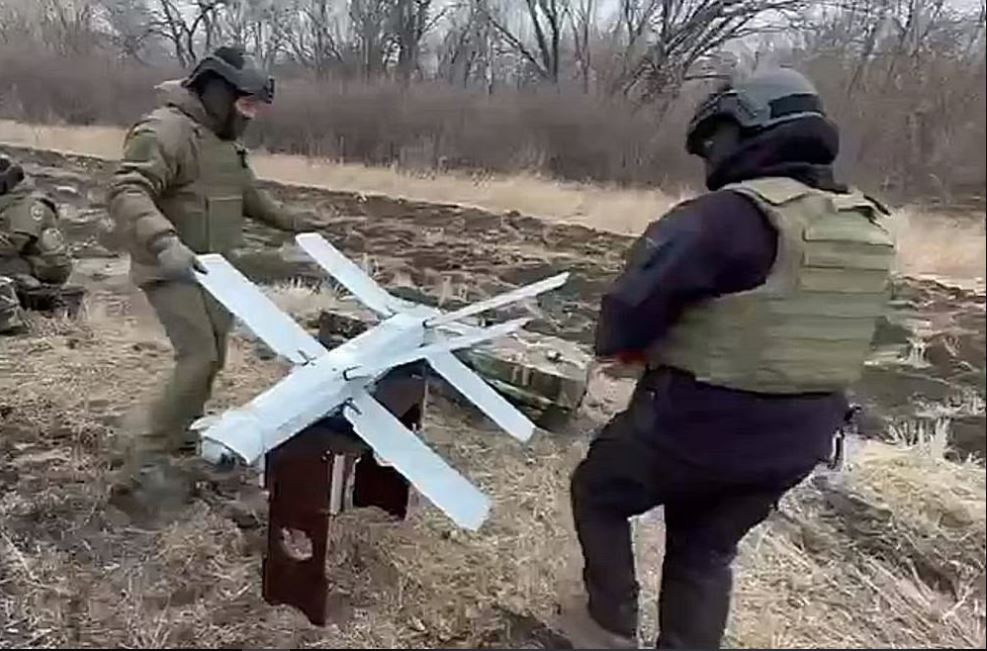 Ngoài ra theo nguồn tin của BBC được biết, chi phí sản xuất của Lancet thấp. Truyền thông của Nga tiết lộ Lancet có giá 35.000 USD; nhưng BBC lại cho rằng, nó có giá chỉ khoảng 20.000 USD và thậm chí còn thấp hơn nữa khi sản xuất loạt lớn. 