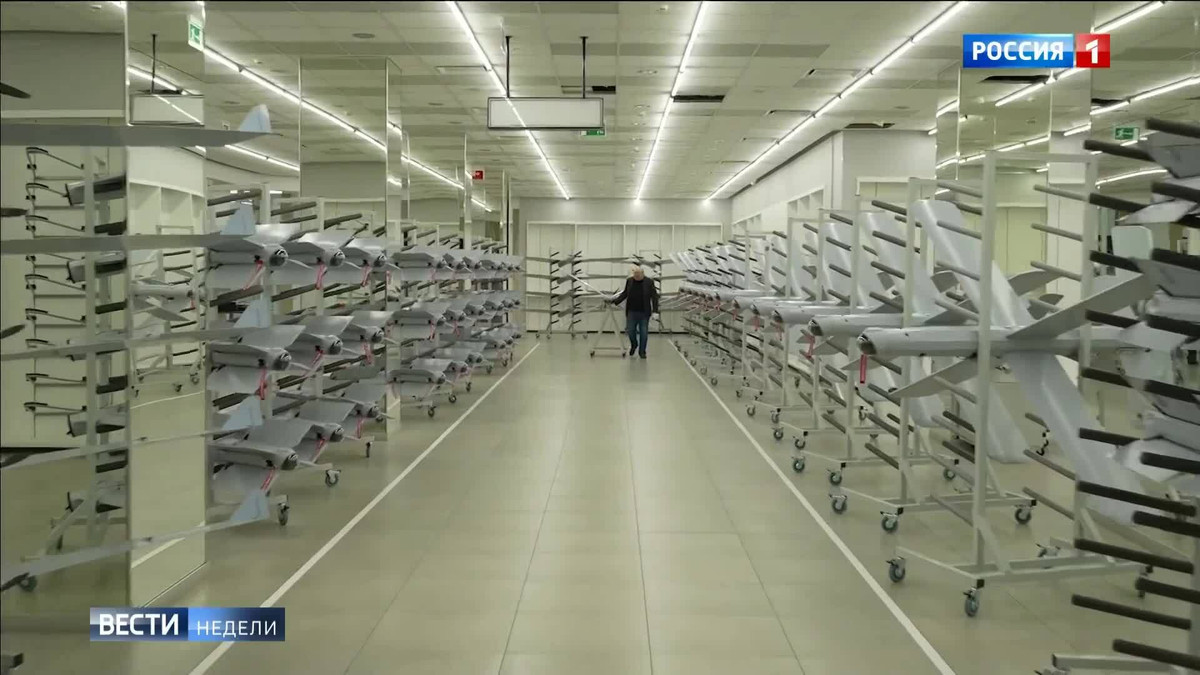 Theo hãng tin Anh BBC cho biết, để đáp ứng năng lực mở rộng sản xuất UAV Lancet đang tăng cao trên chiến trường Ukraine, nhà sản xuất Zala Aerođã mua lại một trung tâm mua sắm và biến nó thành xưởng sản xuất, sản lượng hàng năm có thể đạt ít nhất 50.000 chiếc.