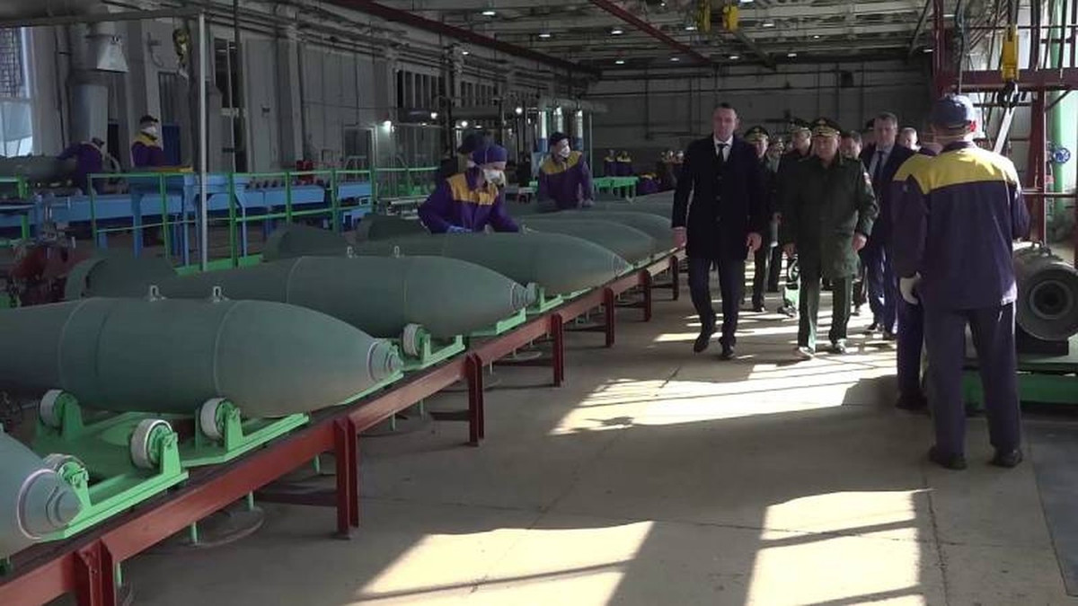 Vậy bom lượn UMPC nặng 1.500 kg với một quả bom nặng 500 kg có gì khác nhau? Theo thiết kế, không phải là tính thẩm mỹ mà là các thông số khí động học. Do đó, UMPC nặng 1.500 kg có sự khác biệt đáng chú ý, đó là thân của nó giảm thiểu đáng kể lực cản không khí, góp phần quan trọng nâng cao tầm bay.