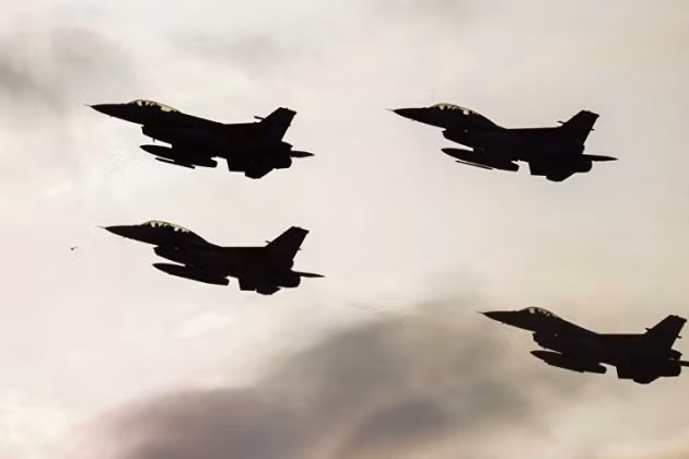 Trong 24 giờ qua, Không quân NATO đã hoạt động cực kỳ tích cực gần biên giới Ukraine; bao gồm các chuyến bay của máy bay vận tải quân sự, máy bay chiến đấu và máy bay trực thăng của các nước NATO. 