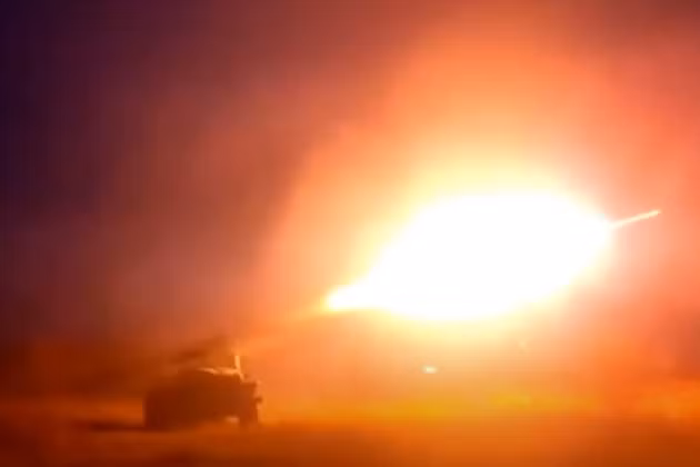 Theo thông tin, lực lượng dân quân LPR đã phóng 60 quả đạn rocket BM-21 Grad MLRS và biến một số vị trí phòng ngự của Quân đội Ukraine, hoàn toàn trở thành đống đổ nát.