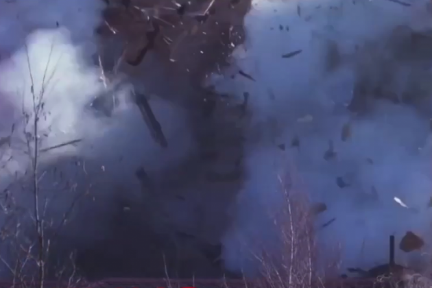 Trong video, người xem có thể thấy hệ thống pháo phản lực phóng loạt, phóng ít nhất 30 quả rocket vào các vị trí phòng ngự của Quân đội Ukraine. Đồng thời có thông tin cho rằng, một đòn tấn công tương tự đã được tiến hành trước đó, bao gồm 30 quả đạn được bắn ra.