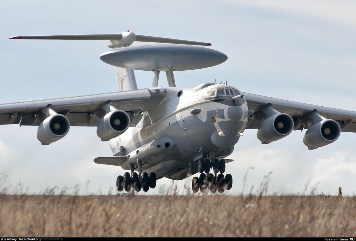 Các nguồn tin ở nước láng giềng Belarus cũng xác nhận thông tin NATO đã hoạt động rất tích cực gần biên giới Belarus. Đồng thời, một số nguồn tin cho rằng, Nga đã phải điều hai máy bay chỉ huy cảnh báo sớm trên không (AWACS) A-50U, lên bầu trời khu vực Baranovichi vào hôm qua.