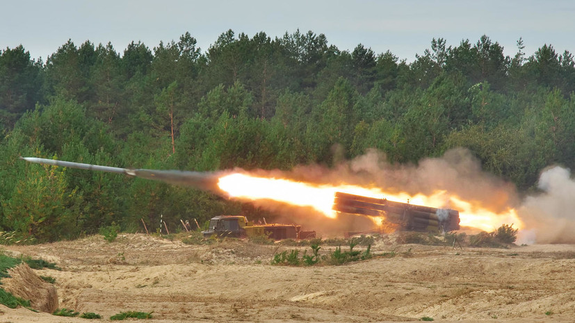 Truyền thông Nga đã đăng tải đoạn video cho thấy, các cuộc tiến công bằng pháo binh của lực lượng dân quân ly khai vào các vị trí của Quân đội Ukraine trong khu vực dân cư Kamyshevakh.