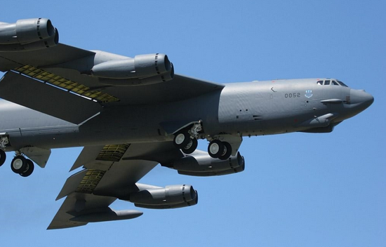 Chiếc máy bay ném bom chiến lược B-52 mới nhất, cũng được chế tạo vào năm 1962; có nghĩa là 76 chiếc B-52 vẫn còn được sử dụng có tuổi đời ít nhất đã là 59 năm và là loại máy bay ném bom tham gia nhiều cuộc chiến tranh nhất của Quân đội Mỹ.
