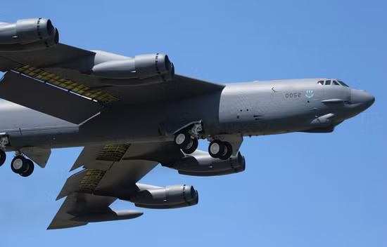 Chiếc máy bay ném bom chiến lược B-52 mới nhất, cũng được chế tạo vào năm 1962; có nghĩa là 76 chiếc B-52 vẫn còn được sử dụng có tuổi đời ít nhất đã là 59 năm và là loại máy bay ném bom tham gia nhiều cuộc chiến tranh nhất của Quân đội Mỹ.