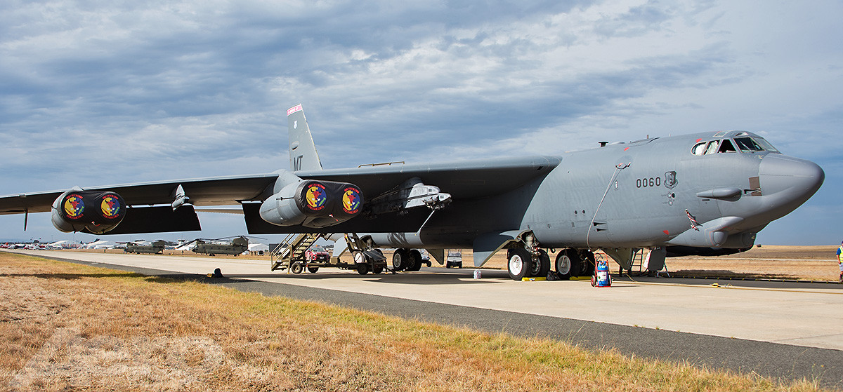 Dự án nâng cấp động cơ cho toàn bộ số B-52 có trị giá 2,6 tỷ USD, sẽ bao gồm thay thế 8 động cơ mới F130 và một số phụ tùng thay thế cho mỗi máy bay, có thể bao gồm cả vỏ động cơ mới.