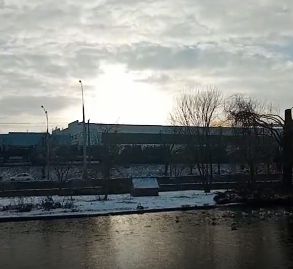 Trên các đoạn video được người dân quay lại, người xem có thể thấy đoàn tàu chở các tổ hợp tên lửa S-350 Vityaz. Một số bệ phóng di động có thể được xác định trong video, mặc dù vẫn chưa rõ số lượng chính xác của số bệ phóng này, sẽ được triển khai tới Crimea.