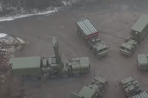 Mối đe dọa từ NATO và nguy cơ nổ ra một cuộc xung đột vũ trang toàn diện ở biên giới với Ukraine đã buộc quân đội Nga phải triển khai hệ thống tên lửa phòng không S-350 Vityaz mới nhất của họ tới khu vực biên giới với Ukraine.