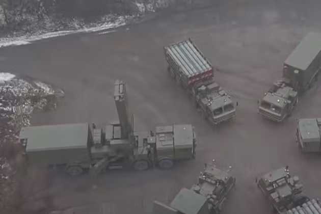 Mối đe dọa từ NATO và nguy cơ nổ ra một cuộc xung đột vũ trang toàn diện ở biên giới với Ukraine đã buộc quân đội Nga phải triển khai hệ thống tên lửa phòng không S-350 Vityaz mới nhất của họ tới khu vực biên giới với Ukraine.