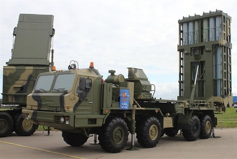 Theo các chuyên gia quân sự, hiện tại các tổ hợp phòng không S-350 Vityaz chỉ được bố trí bảo vệ Thủ đô Moscow; tuy nhiên trước khả năng tình hình tại khu vực biên giới với Ukraine căng thẳng, Nga đã tiến hành triển khai những hệ thống này từ xa, đề phòng bất chắc. 