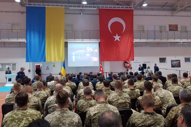 Còn ngày hôm qua, Bộ Ngoại giao Thổ Nhĩ Kỳ thông báo rằng, Ankara sẽ không bỏ qua mối quan hệ thân thiết với Ukraine, mặc dù có tương tác tích cực với Moscow, trong trường hợp xảy ra xung đột vũ trang giữa hai nước.