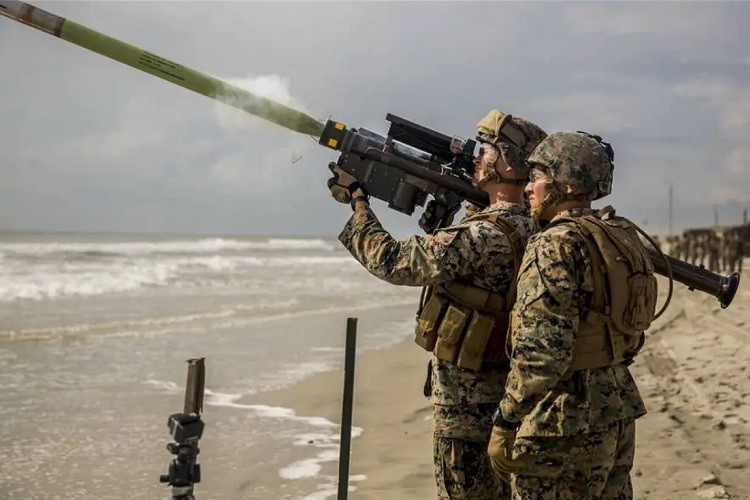 Ngoài ra, Quân đội Ukraina đã bố trí lực lượng phòng không bảo vệ lực lượng vượt sông, bằng tên lửa vác vai (MANPADS) ở khu vực Krynok, để bảo vệ khỏi các cuộc không kích tầm thấp của Nga. 