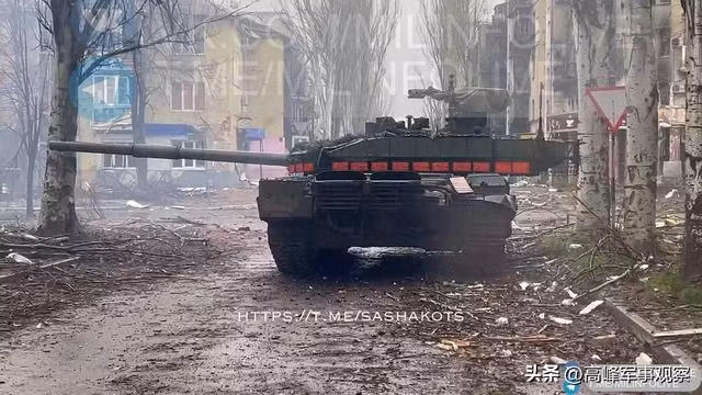 Lực lượng lính dù Nga khi được tăng cường cho quân Wagner, đã cơ động vòng từ phía tây bắc của nhà ga và hình thành thế bao vây ba mặt. Quân đội Ukraine đã phải chống lại cuộc tấn công "như thủy triều" của liên quân Nga ở phía tây Nhà ga Trung tâm, với ranh giới là tuyến đường sắt. 