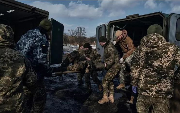 Sự giao tranh giữa hai bên ở những nơi nói trên, diễn ra vô cùng khốc liệt; cả quân Nga và Ukraine chịu tổn thất nặng nề trong chiến đấu, nên mỗi ngày cần bổ sung hàng trăm quân để duy trì sự ổn định của mặt trận.