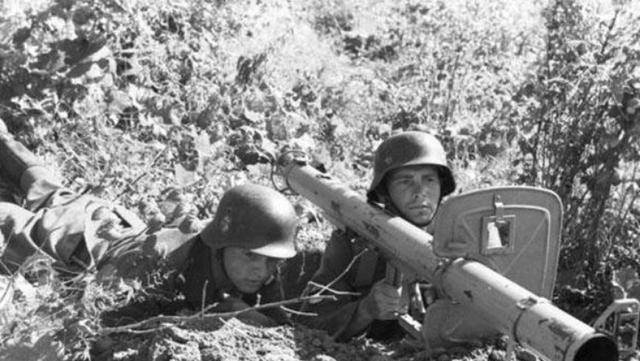 Trong suốt thế chiến II, chỉ riêng loại súng, pháo chống tăng của Quân đội Liên Xô đã tiêu thụ hết 3,5 triệu viên đạn; điều này cho thấy hỏa lực chống tăng của Quân đội Liên Xô mạnh như thế nào. Do vậy, không khó để thấy rằng, hỏa lực chống tăng mạnh mẽ như vậy, đã khiến quân đội Liên Xô không có nhu cầu về súng phóng lựu chống tăng trong chiến tranh.