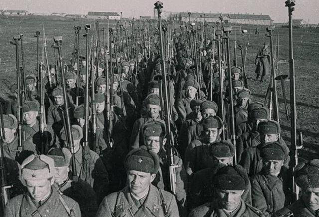 Sức mạnh của hai mẫu súng chống tăng của Liên Xô, là đỉnh cao của súng trường chống tăng trong Thế chiến II, và nó có thể tạo ra mối đe dọa đối với xe tăng hạng trung số 3 và xe tăng hạng trung số 4 của Đức. Tuy nhiên cái giá phải trả là súng có độ giật rất lớn, có thể gây nguy hiểm cho người sử dụng. 