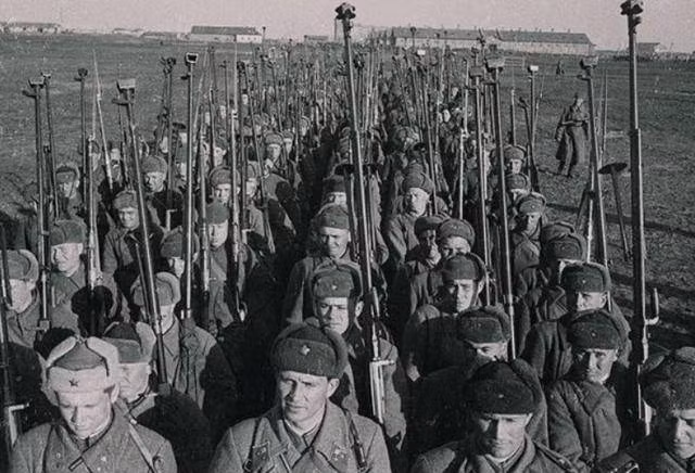 Sức mạnh của hai mẫu súng chống tăng của Liên Xô, là đỉnh cao của súng trường chống tăng trong Thế chiến II, và nó có thể tạo ra mối đe dọa đối với xe tăng hạng trung số 3 và xe tăng hạng trung số 4 của Đức. Tuy nhiên cái giá phải trả là súng có độ giật rất lớn, có thể gây nguy hiểm cho người sử dụng. 