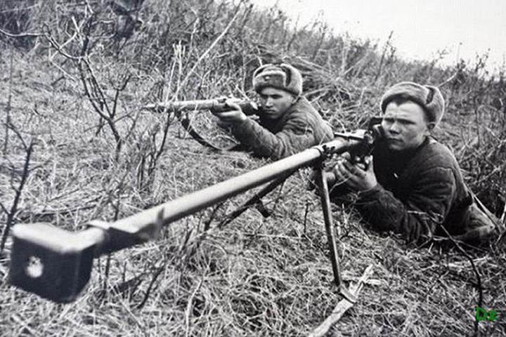 Vai trò của sách hướng dẫn chiến thuật là rõ ràng, và những người lính thiết giáp Đức thường phát hiện ra rằng, xe tăng của họ bị hỏng hóc không rõ nguyên nhân, khiến xe tăng phải rút lui khỏi trận chiến. Nói chung, súng trường chống tăng của Liên Xô, cũng là những mối đe dọa với lực lượng thiết giáp của Quân đội Đức quốc xã. 