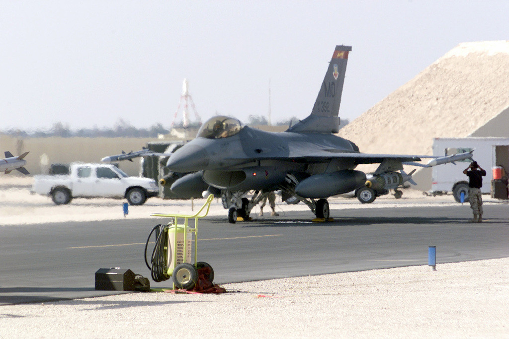 Hiện NATO đã triển khai đáng kể các máy bay chiến đấu F-15, F-16 và các máy bay chiến đấu Typhoon của châu Âu xung quanh Ukraine, cũng như các máy bay chiến đấu tàng hình tiên tiến hơn F-35. 