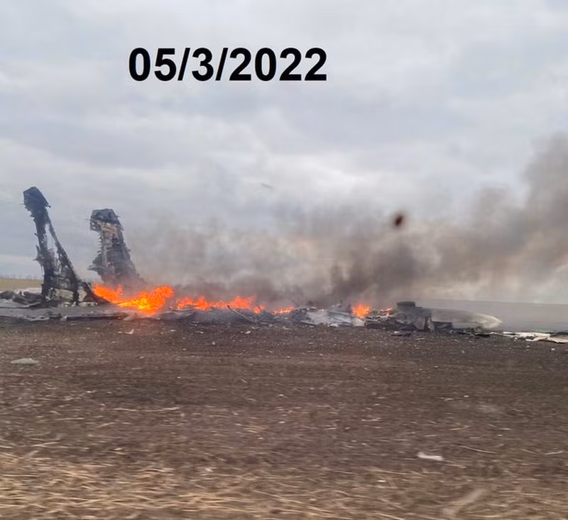 Lực lượng Hàng không Vũ trụ Nga, vốn đã không đạt yêu cầu kể từ sau cuộc xung đột Nga - Ukraine, cuối cùng đã đưa trang bị tối tân nhất của họ vào tham chiến ngày 10/3, đó là máy bay chiến đấu tàng hình Su-57. Ảnh: Tiêm kích Nga rơi ở Ukraine.