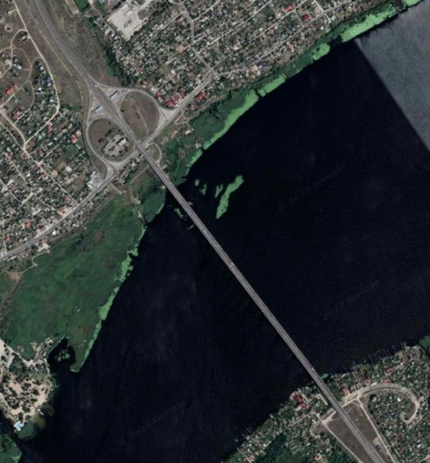 Tỉnh Kherson của Ukraine, nơi vốn đã nằm trong quyền kiểm soát của Quân đội Nga từ đầu cuộc xung đột. Để tiến hành tạo thế chiến dịch, ngăn chặn tiếp tế của Quân đội Nga cho thành phố Kherson, Quân đội Ukraine đã dùng tên lửa HIMARS tấn công cây cầu Antonov bắc qua sông Dnepr. 