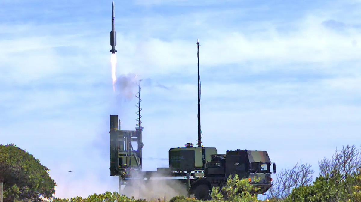 Tờ Sankei Shimbun của Nhật Bản cho biết, mặc dù cuộc phản công hiện nay của quân đội Ukraine trên chiến trường chưa đạt được thành công như mong đợi, nhưng khả năng phòng không của thủ đô Kiev của Ukraine và các vùng ngoại ô đã đạt đến mức cao đáng kinh ngạc, và có thể đánh chặn gần như 100%. 