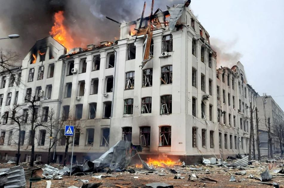 Sáng sớm ngày 28/3, Quân đội Nga mở cuộc tấn công vào một khách sạn 5 sao sang trọng ở tỉnh Kharkov. Theo nhóm kháng chiến ngầm thân Nga ở Nikolayev Oblast cho biết, cuộc tấn công đã giết chết gần 50 người, bao gồm các thành viên của “Quân đoàn tự do Nga” và các phi công nước ngoài.