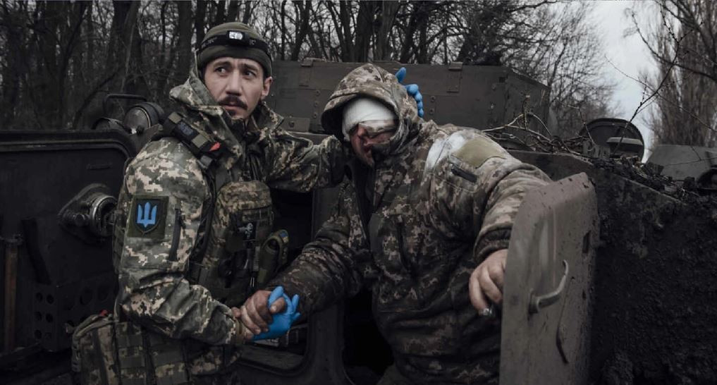 Theo đánh giá chung, tình hình cụm quân Ukraine tại Kursk, đang bị Quân đội Nga bao vây từ ba phía là rất tồi tệ. Theo chuyên gia quân sự Nga Vasily Dandykin, ở phía bắc khu vực quân Ukraine thâm nhập vào Kursk, quân Nga đã dồn họ vào rừng Skayarosh ở rìa làng Orgovka. Hiện mọi con đường tới Skayarosh đều bị quân Nga chốt giữ hoặc phong tỏa, khiến Quân đội Ukraine gặp khó khăn trong việc tiếp tế.