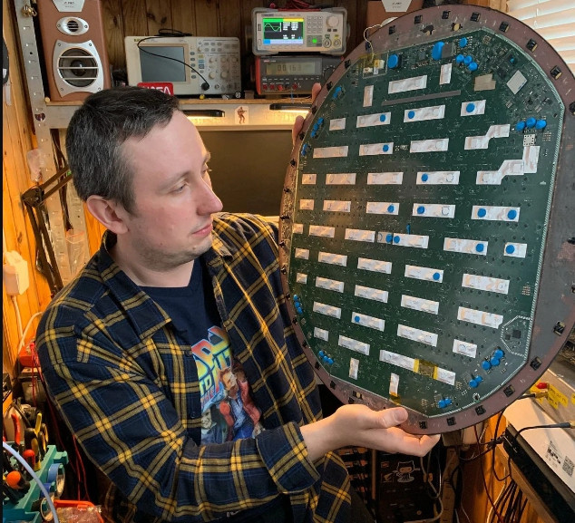 Theo RIA Novosti, ông Rogozin đã đăng trên tài khoản mạng xã hội Telegram cho biết, từ lời khai của Tham mưu trưởng Lữ đoàn Thủy quân lục chiến Ukraine Dmitry Komyankov bị bắt, công ty SpaceX là nơi cung cấp thiết bị đầu cuối mặt đất, cho hệ thống vệ tinh "Starlink".