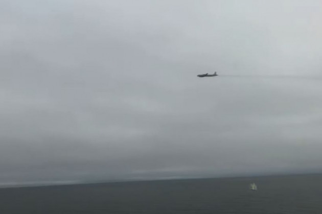 Cựu Tư lệnh Hạm đội phương Bắc nhấn mạnh, các cuộc tập trận của lực lượng này vào tháng 8/2000 diễn ra ở cả lãnh hải của Nga và vùng biển trung lập. Theo Đô đốc Popov, trong suốt các cuộc tập trận của hạm đội, luôn có ba tàu ngầm nước ngoài trinh sát để thu thập thông tin.