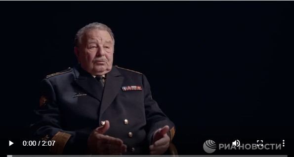 Nhưng vào ngày 22/11, Trong cuộc phỏng vấn với hãng thông tấn Nga RIA Novosti, Đô đốc Vyacheslav Popov, khi đó là Tư lệnh Hạm đội Phương Bắc cho biết: “Tàu ngầm Kursk bị chìm là do va chạm với tàu ngầm của NATO".