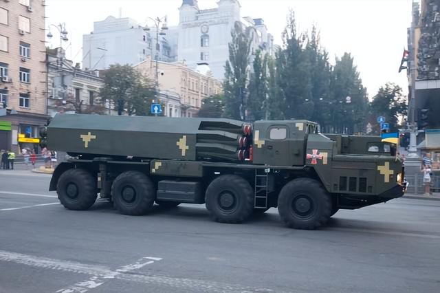 Lữ đoàn pháo phản lực BM-30 Tornado có nhiệm vụ chính là yểm trợ hỏa lực trong khu vực tác chiến của binh đoàn chiến thuật, chế áp và tiêu diệt lực lượng chủ công, tiêu diệt các mục tiêu thiết giáp, các đại đội pháo binh, sở chỉ huy sư đoàn, kho tàng, bến cảng, sân bay.