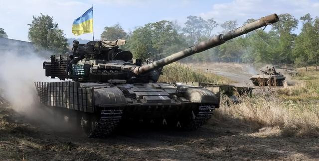 Để giải quyết tình huống thiếu hụt xe tăng, Ukraine chỉ có thể đưa loại xe T-64B kiểu cũ, hàn nhanh giáp phản ứng nổ Kontakt để hạn chế thiệt hại. Nhưng ở phía bên kia, Nga thậm chí còn đang đưa số xe tăng T-62M cũ hơn ra tuyến trước và về tính năng, T-64 vượt xa T-62.