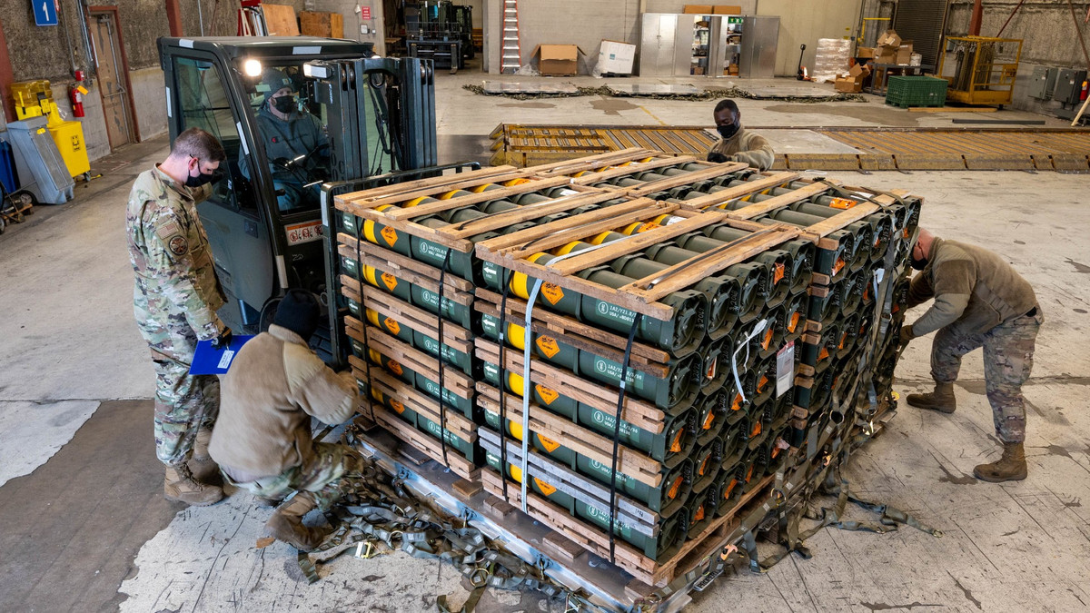 Truyền thông nước ngoài đưa tin, hướng phát triển của cuộc xung đột Nga-Ukraine không nằm trong kế hoạch của chính quyền Biden. Trận chiến quy ước cường độ cao, đang tiêu hao vũ khí quan trọng đối với Mỹ và các đồng minh phương Tây. 