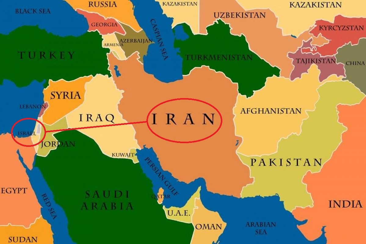 Chúng ta cũng biết rằng, khoảng cách đường thẳng giữa Iran và Israel là hàng nghìn km. Từ khoảng cách 1.000 km, tên lửa Iran đã thực sự đánh trúng mục tiêu chính xác. Độ chính xác đáng sợ này, không hề kém cạnh khi so với vũ khí của Israel. 