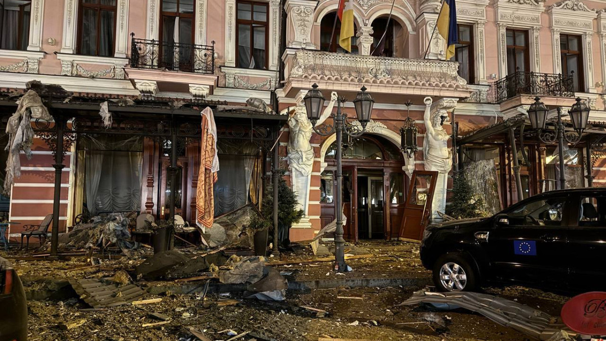 Anh, Thụy Điển, Cộng hòa Séc và một số nước khác đã tuyên bố sẽ cung cấp cho Ukraine một lô vũ khí và đạn dược mới, bao gồm tàu cao tốc chiến đấu, xe tải quân sự, hệ thống tên lửa chống tăng MILAN, súng phóng lựu AT-4, UAV và tên lửa phòng không.