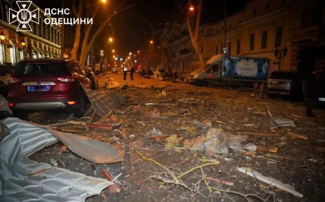 Sau khi có được thông tin chính xác, RFAF đã ngay lập tức triển khai chiến dịch tấn công và phóng tên lửa đạn đạo chiến thuật Iskander-M. Mạng xã hội đưa tin rằng, ngay khi lực lượng đặc nhiệm Anh tiến vào khách sạn Bristol, tên lửa của Nga đã lao tới.