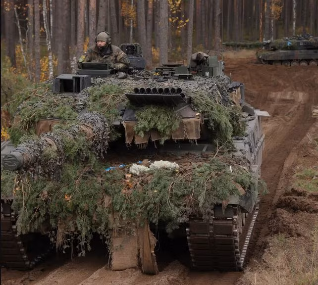 Theo các thông tin được tờ Der Spiegel của Đức đăng tải, Ukraine đã nhận được 21 xe tăng Leopard 2A6, trong đó có 18 chiếc từ Đức và 3 chiếc từ Bồ Đào Nha. Những chiếc xe tăng này được đưa ra chiến trường vào tháng 10 năm ngoái. 