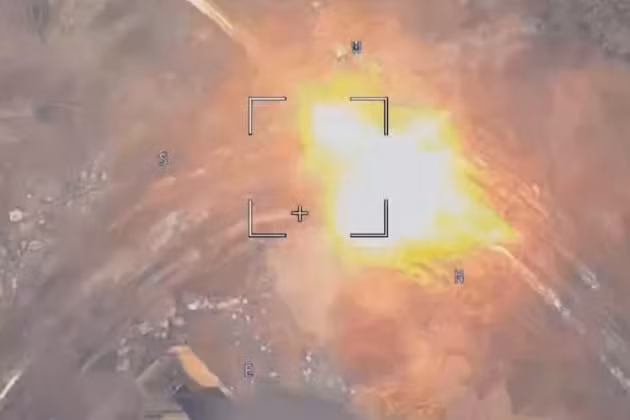 “Lính Nga tiêu diệt một trung đội xe tăng Đức chuẩn bị tấn công các vị trí của ta theo hướng Svatovsky. Tất cả điều này xảy ra ở khu vực làng Terny; quân Nga đã sử dụng UAV trinh sát phát hiện kịp thời mục tiêu, sau đó dùng UAV tự sát Lancet tấn công”, Topwar viết.