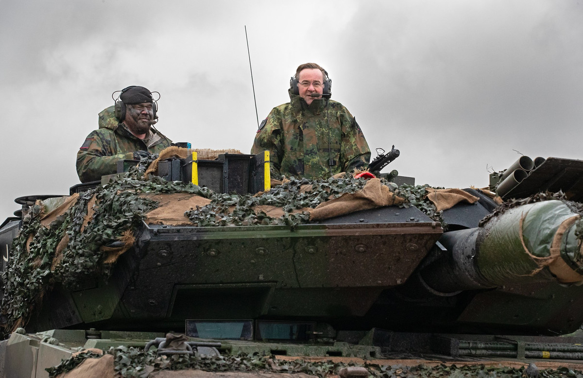 Ông Schäfer cũng đánh giá những nỗ lực của Quân đội Ukraine trong việc tự sửa chữa xe tăng; theo ông Schäfer, điều này chỉ dẫn đến thiệt hại thêm cho xe. Ông đề nghị xem xét khả năng đào tạo tốt hơn cho các chuyên gia Ukraine hoặc cung cấp thêm hướng dẫn. 