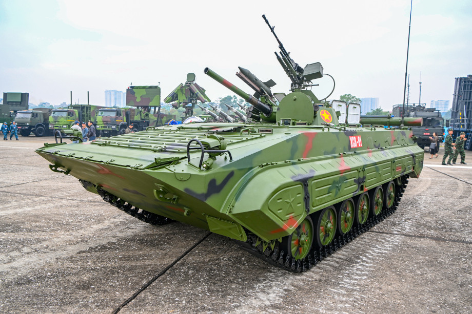 Topwar cũng cho rằng, trên thực tế, xe chiến đấu bộ binh XCB-01 chỉ là bản nâng cấp nhẹ của BMP-1, chủ yếu thay thế hệ thống liên lạc cũ bằng hệ thống liên lạc mới mà thôi.